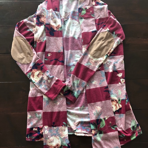 ♨️Cardigans/Shalls♨️ Striped Floral Cardigan🌼 - Picture 2 of 5